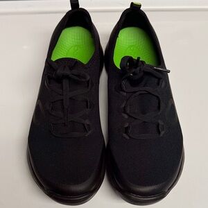 Oofos OOMG SPORT Athletic Shoes with Green Insoles